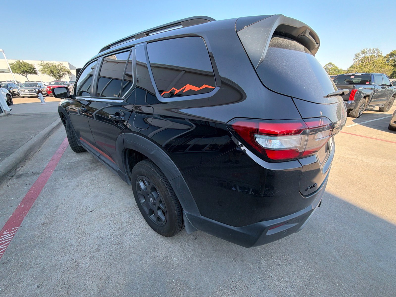 Used 2023 Honda Pilot TrailSport image 5