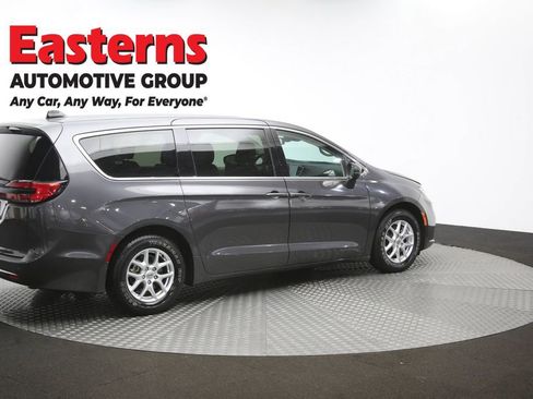 Used 2023 Chrysler Pacifica Touring-L FWD image 43