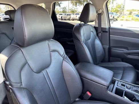Used 2024 Kia Sorento S image 17
