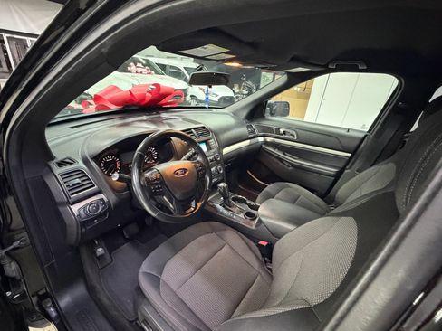 Used 2018 Ford Explorer XLT FWD image 31