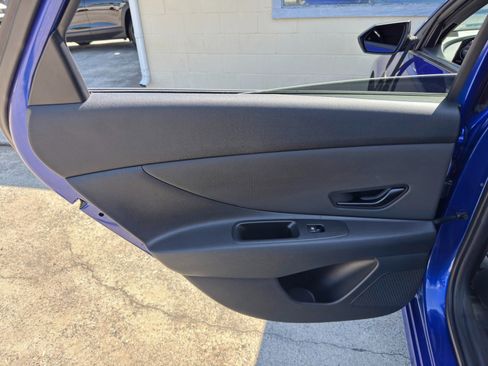 Used 2025 Hyundai Elantra SEL FWD image 39