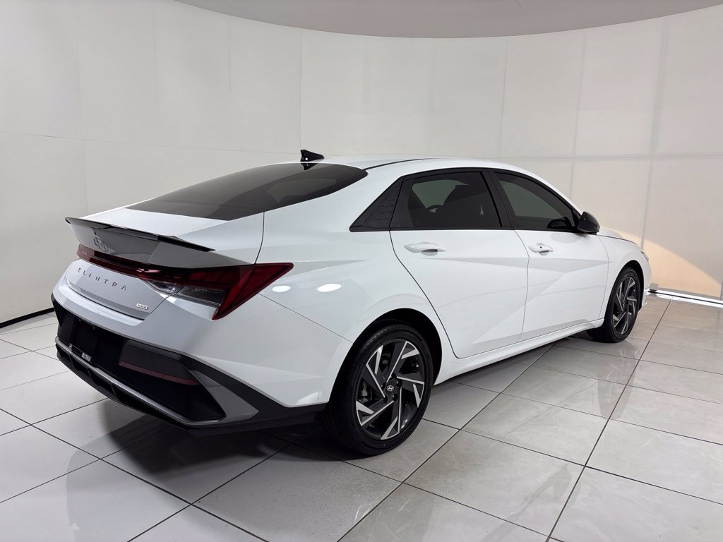 Certified 2025 Hyundai Elantra SEL FWD image 5