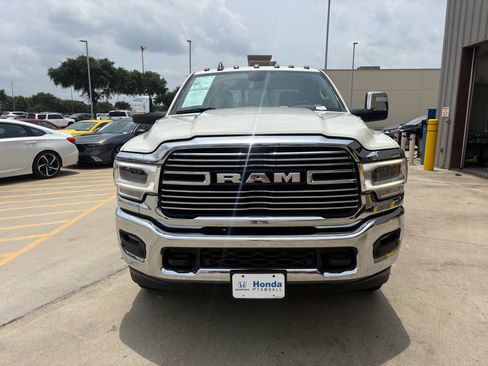 Used 2023 RAM 2500 Laramie AWD/4WD image 3