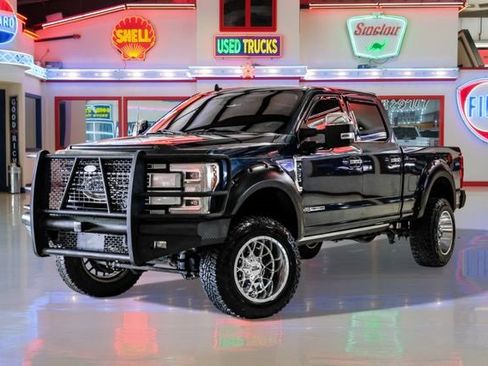 Used 2019 Ford F250 Platinum w/ Platinum Ultimate Package image 2