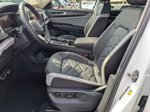 New 2026 Volkswagen Atlas Peak Edition image 14