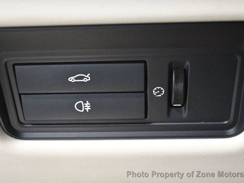 Used 2015 Jaguar XJ image 34