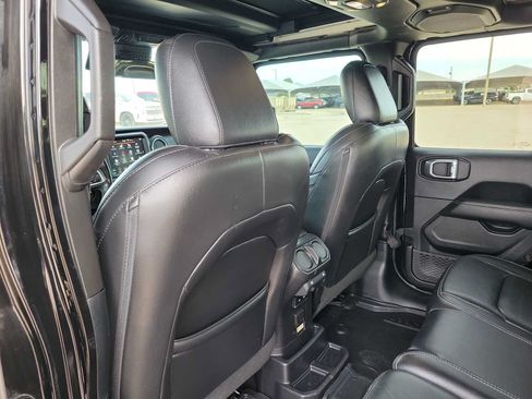 Used 2019 Jeep Wrangler Unlimited Sahara AWD/4WD image 16