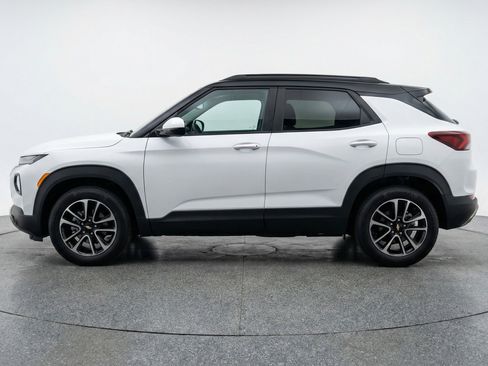 Used 2025 Chevrolet TrailBlazer LT FWD image 5