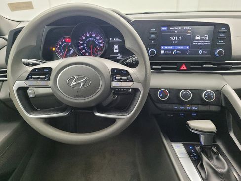 Used 2021 Hyundai Elantra SE image 22