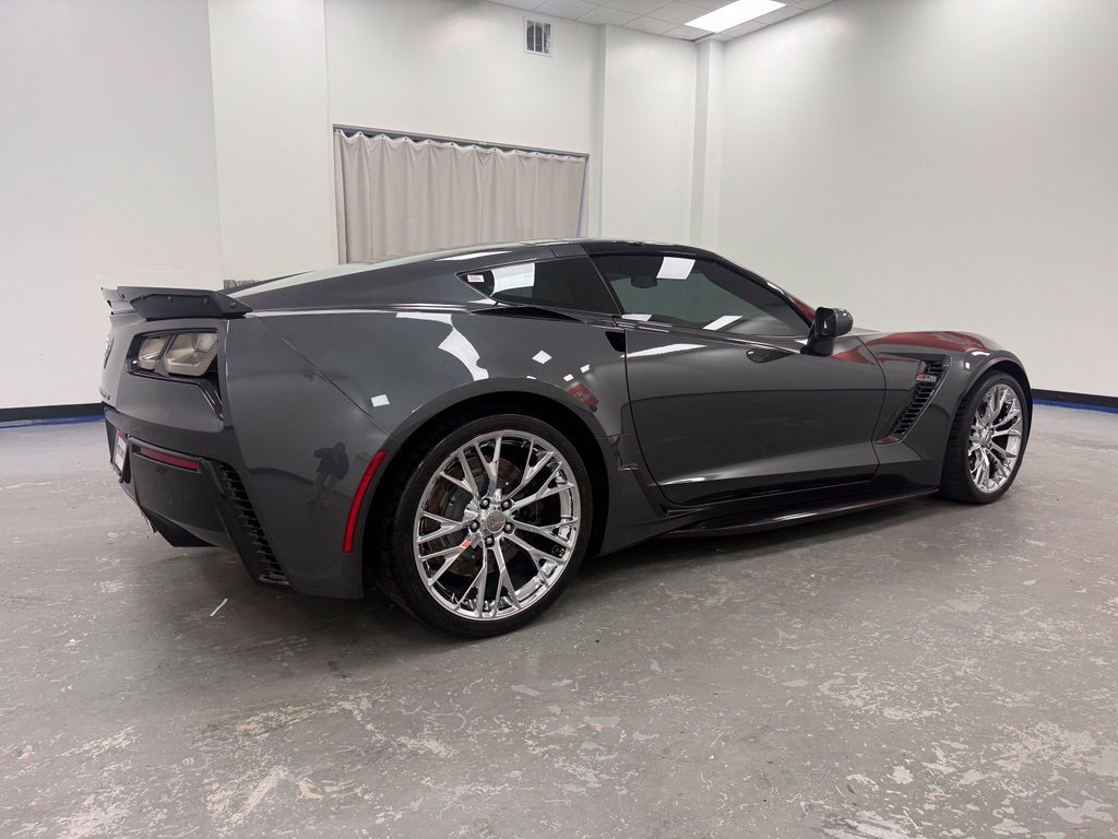 Used 2017 Chevrolet Corvette Z06 w/ Chrome Badge Package RWD image 7