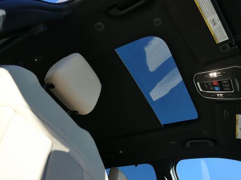 Used 2022 Jeep Grand Cherokee Limited 4xe w/ Luxury Tech Group II image 25