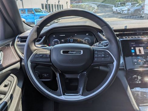 Certified 2023 Jeep Grand Cherokee Altitude image 12