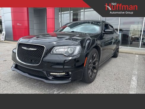 Used 2017 Chrysler 300 S w/ S Model Appearance Package RWD image 1