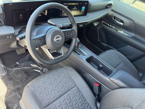 Certified 2025 Nissan Kicks SV image 16