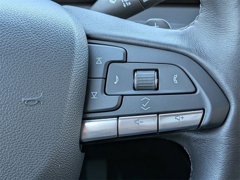 Certified 2025 Cadillac XT4 Premium Luxury image 30