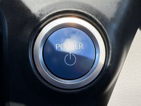 Used 2023 Toyota Sienna XLE FWD image 39