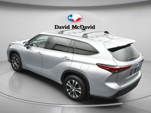 Used 2021 Toyota Highlander XLE FWD image 38