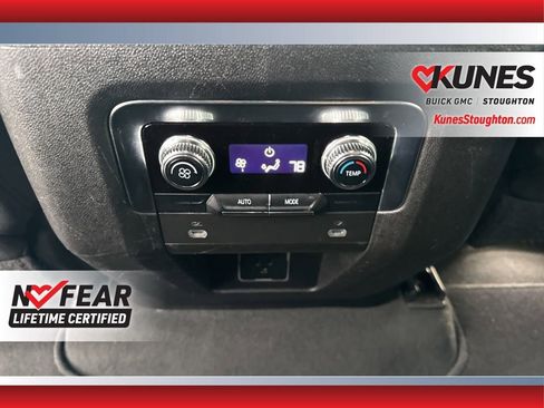 Used 2024 GMC Yukon SLE image 33