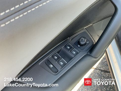 Used 2026 Volkswagen Tiguan SE AWD/4WD image 22