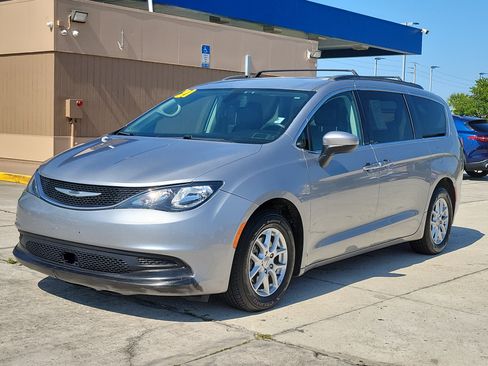 Used 2021 Chrysler Voyager Lxi FWD image 2