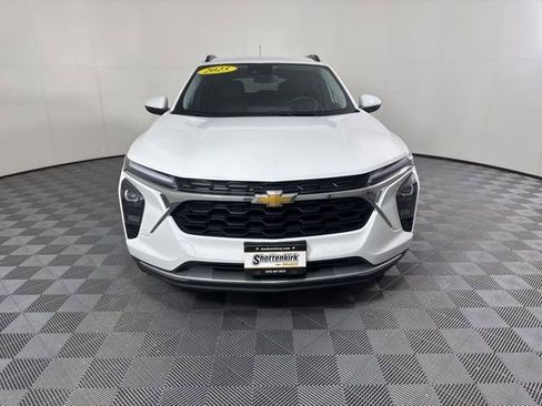 Used 2025 Chevrolet Trax LT w/ LT Convenience Package FWD image 8