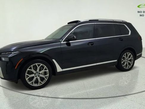 Used 2025 BMW X7 xDrive40i w/ Premium Package AWD/4WD image 3