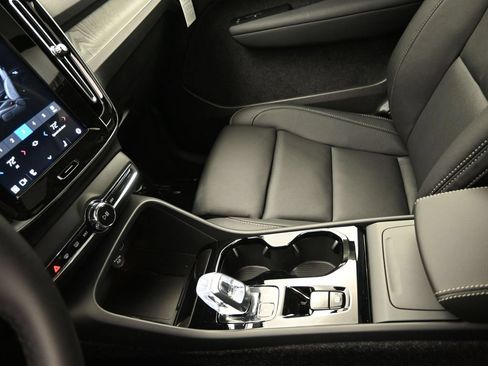 New 2025 Volvo XC40 B5 Ultra w/ Climate Package AWD/4WD image 18
