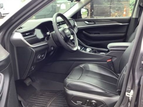 Used 2023 Jeep Grand Cherokee Limited w/ Luxury Tech Group II AWD/4WD image 15