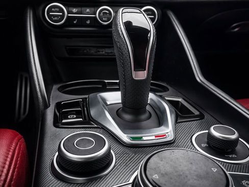 Used 2023 Alfa Romeo Giulia Veloce RWD image 16