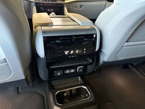 New 2026 Jeep Grand Wagoneer L 4WD image 17