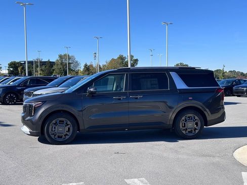 New 2026 Kia Carnival EX FWD image 4