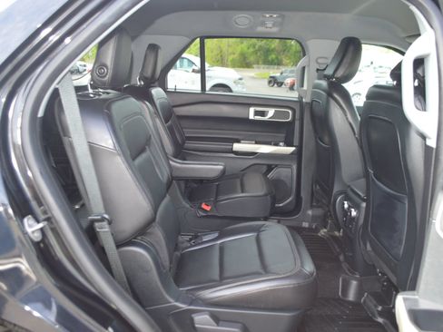 Used 2020 Ford Explorer XLT w/ Equipment Group 202A AWD/4WD image 22
