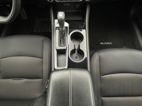 Used 2024 Nissan Altima 2.5 SV image 19