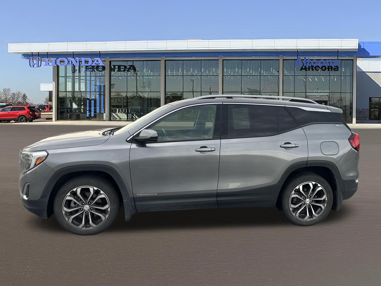 Used 2019 GMC Terrain SLT w/ Preferred Package FWD image 2