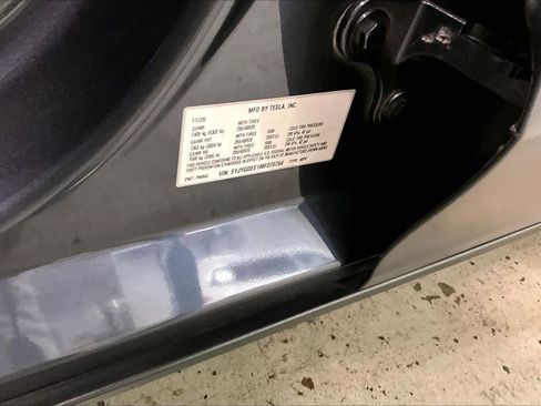 Used 2021 Tesla Model Y Long Range AWD/4WD image 27