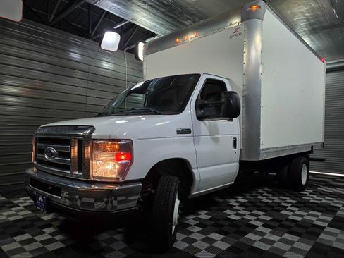 Used 2019 Ford E-450 and Econoline 450 Super Duty image 28