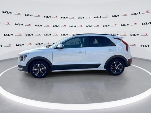 Used 2024 Kia Niro LX FWD image 5