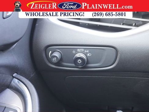 Used 2022 Chevrolet Malibu LT image 23