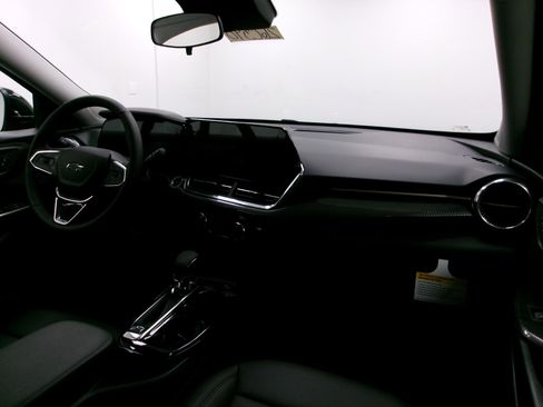 Used 2026 Chevrolet Trax ACTIV w/ Driver Confidence Package FWD image 3