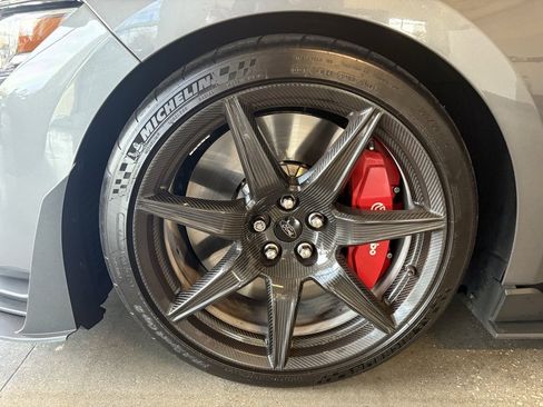 Used 2021 Ford Mustang Shelby GT500 w/ Carbon Fiber Track Pack image 14