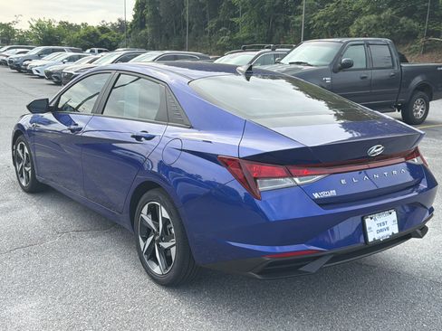 Used 2023 Hyundai Elantra SEL w/ Convenience Package image 7