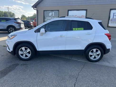 Used 2020 Chevrolet Trax LT w/ LT Convenience Package FWD image 8