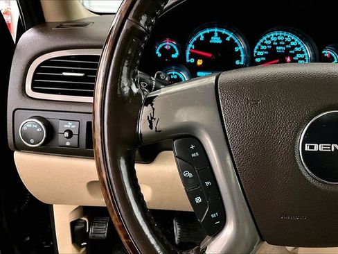 Used 2011 GMC Yukon XL Denali AWD/4WD image 18