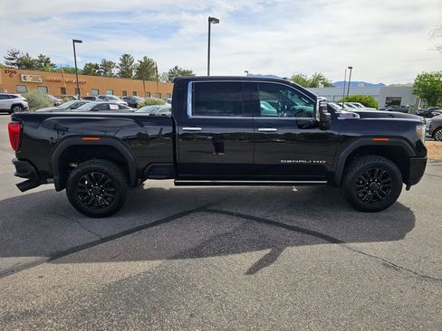 Used 2021 GMC Sierra 2500 Denali w/ Denali Black Diamond Edition AWD/4WD image 6