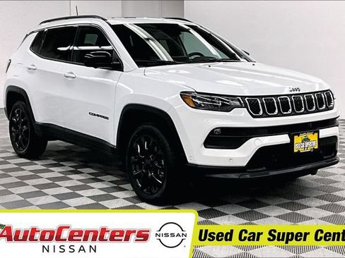 Used 2023 Jeep Compass Latitude w/ Sun and Sound Group AWD/4WD image 1