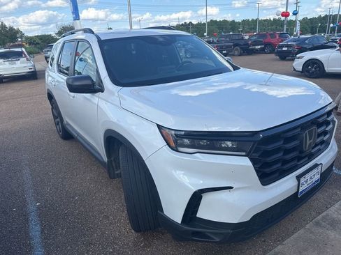 Used 2025 Honda Pilot Sport image 3