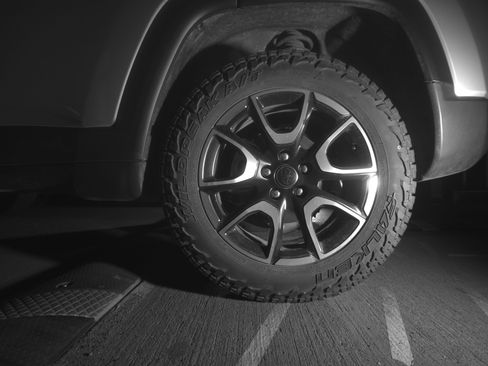 Used 2025 Jeep Compass Trailhawk image 14