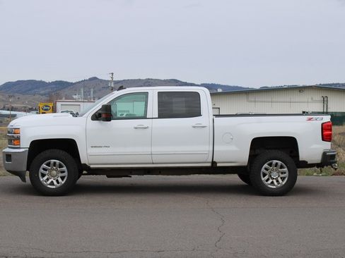 Used 2019 Chevrolet Silverado 2500 LT image 2