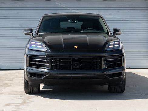 Certified 2024 Porsche Cayenne Coupe AWD/4WD image 11