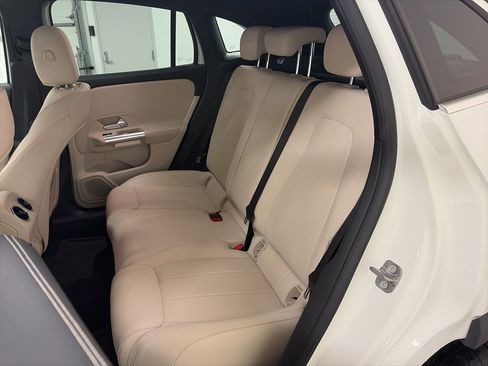 Certified 2025 Mercedes-Benz GLA 250 4MATIC image 15